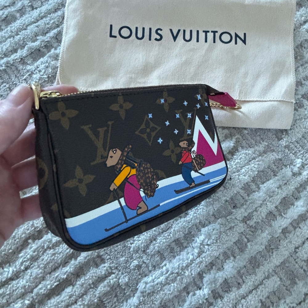Louis Vuitton Vivienne Skiing Bears Bag - Picture 3 of 9